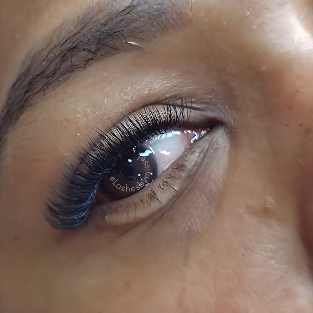 Pestañas efecto natural realizadas por Missel Beauty