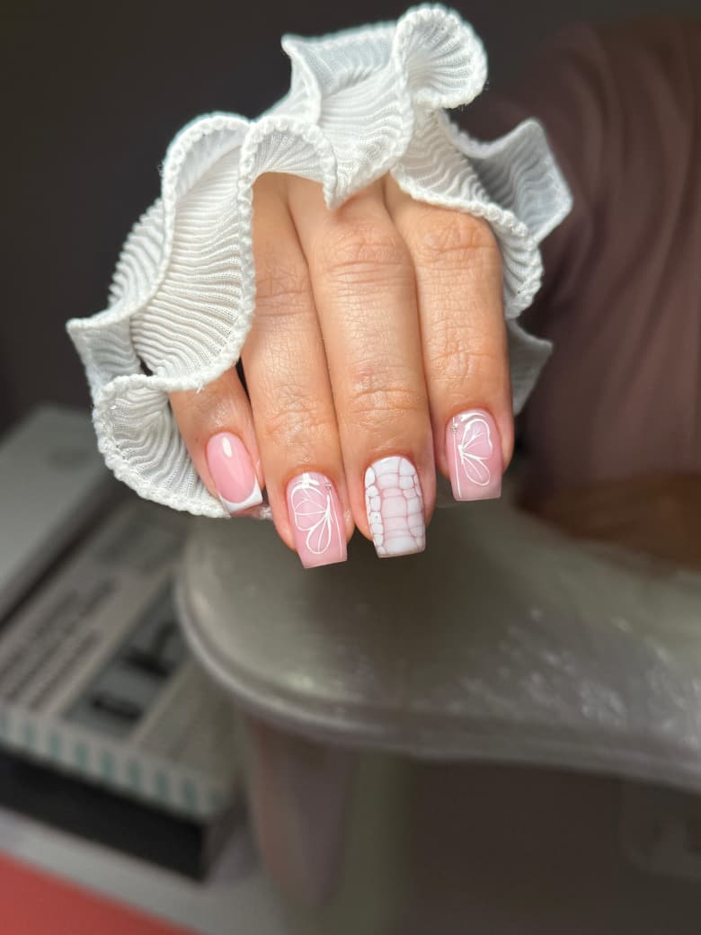 Diseño de uñas realizado por Missel Beauty